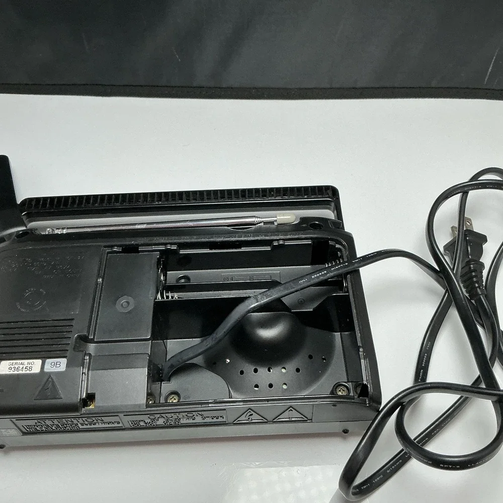 Vintage Sony FM/AM 2 BAND Radio ICF-24 Portable 4 AA Batteries or Power Cord